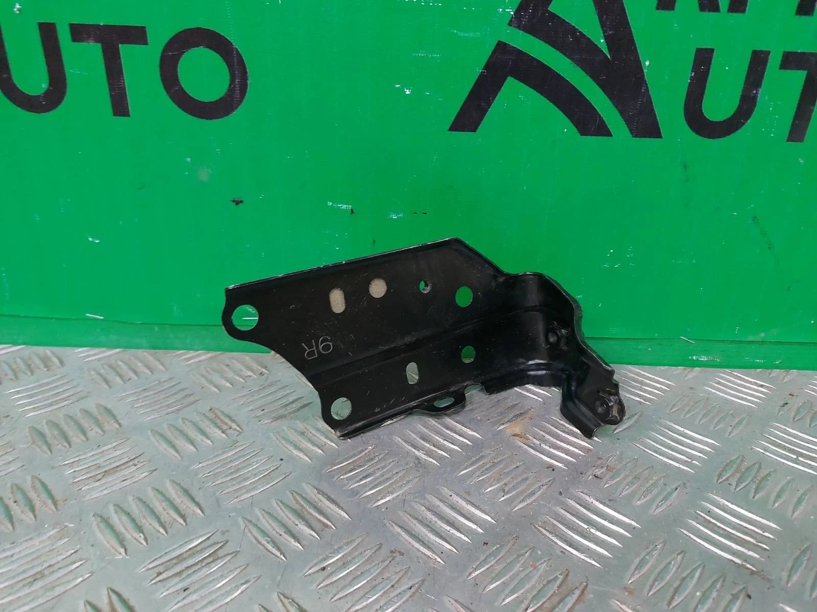 Кронштейн крыла нижний Toyota Camry 2011-2018 7 XV50