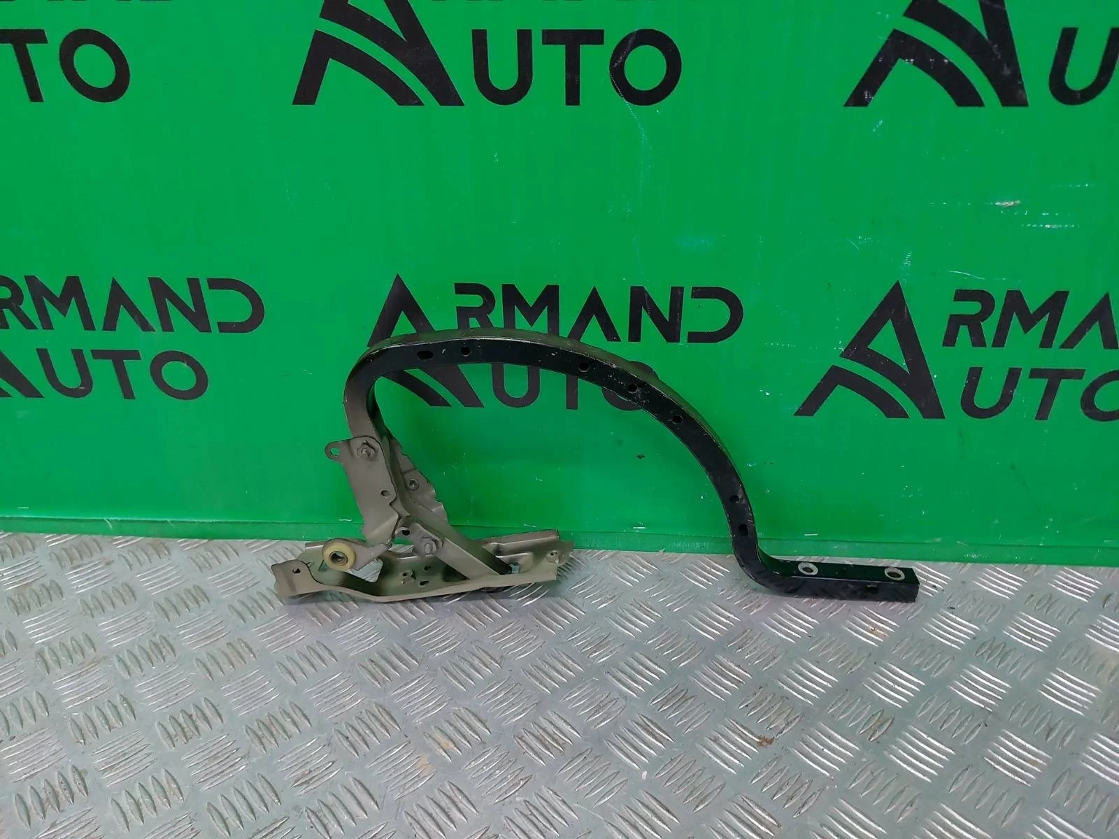 Петля крышки багажника Toyota Camry 2017-нв 8 XV70