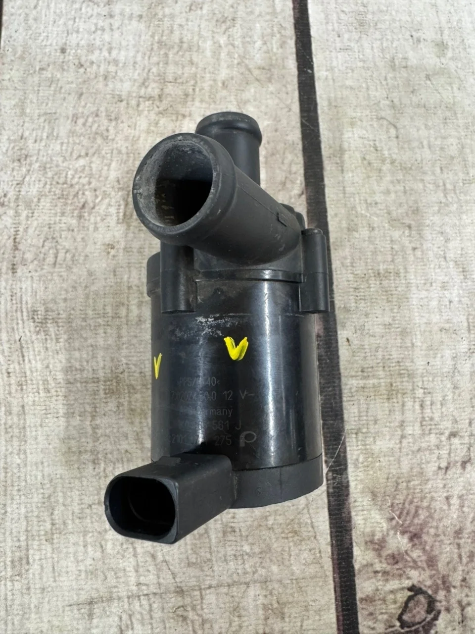 Насос водяной дополнительный VW Golf 7 2014