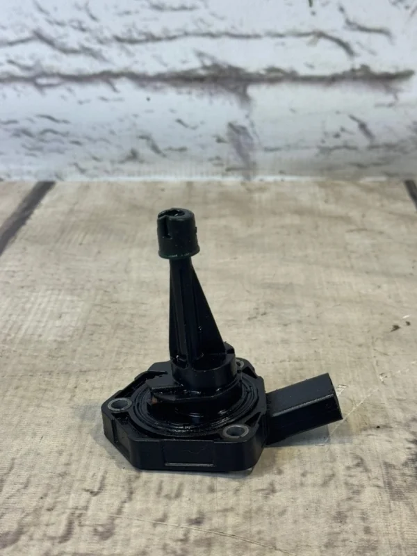 Датчик уровня масла Audi A3 2015 8V