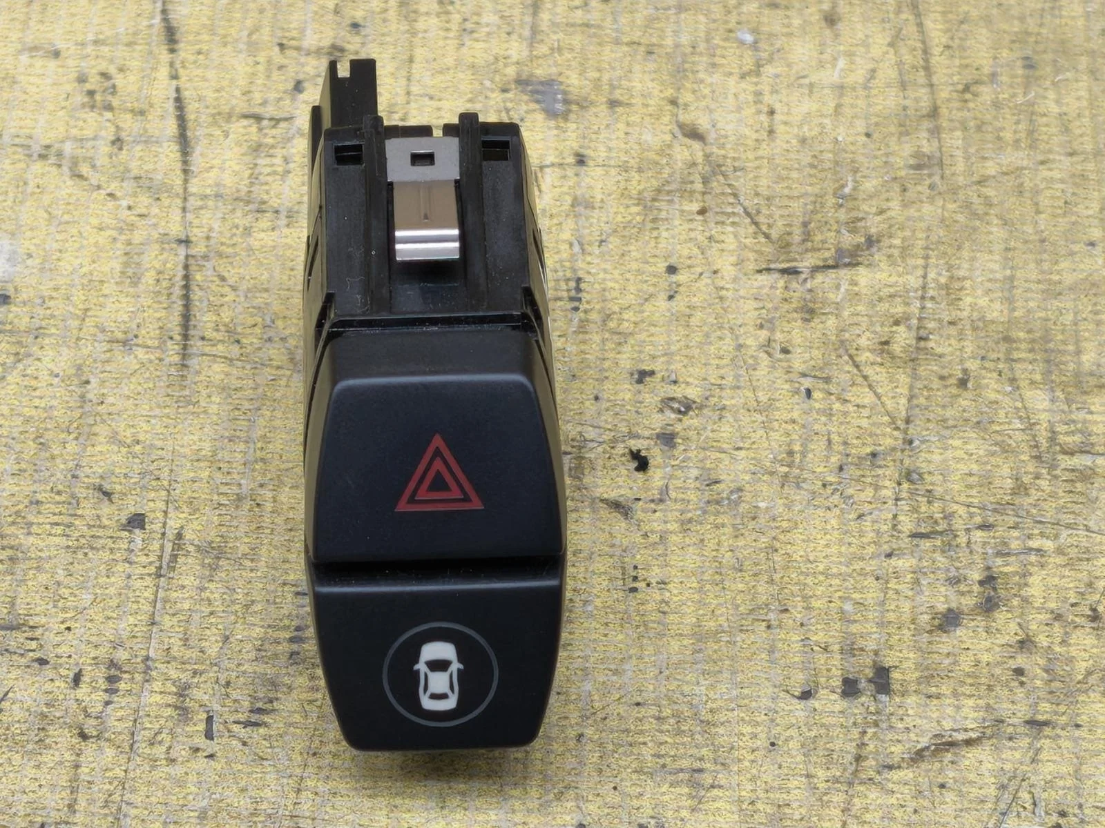 Кнопка аварийки BMW Gran Tourer 2015 F46