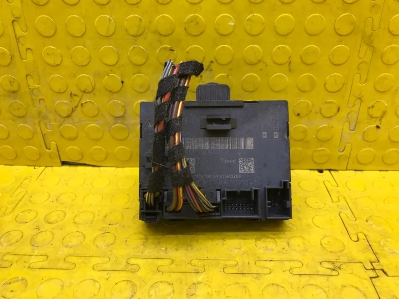 Блок управления дверьми Porsche Panamera 2014 4H0959795K 970 CWAA, задний