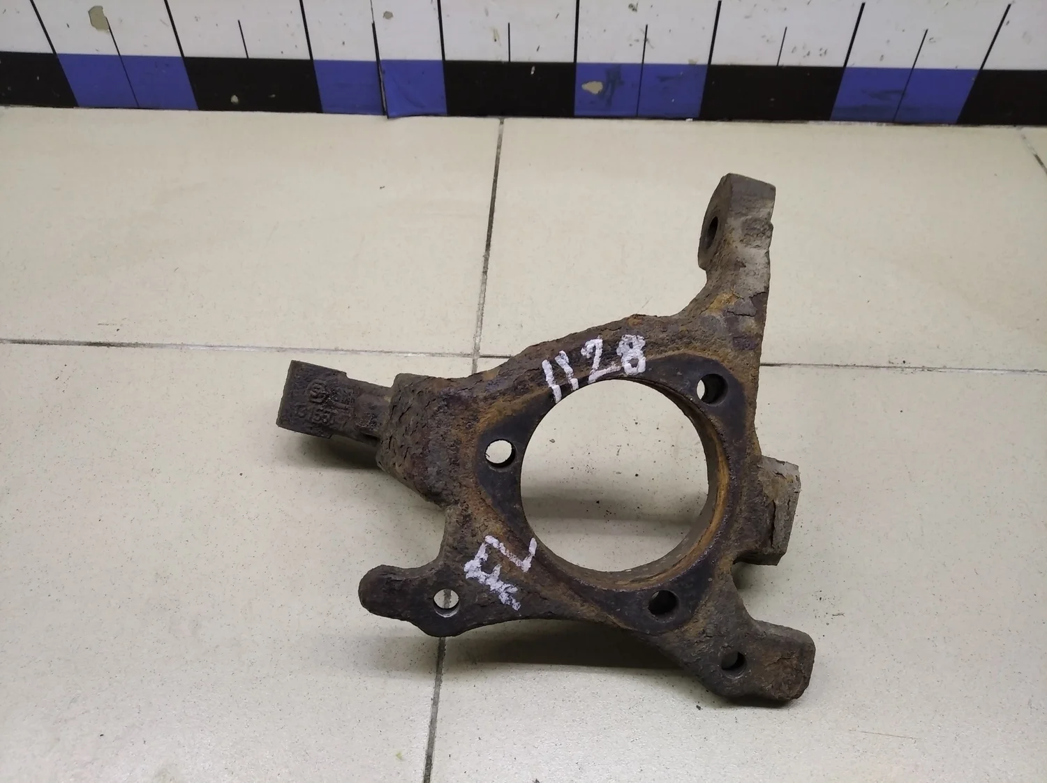 Кулак поворотный передний левый Astra H / Family 2004-2015