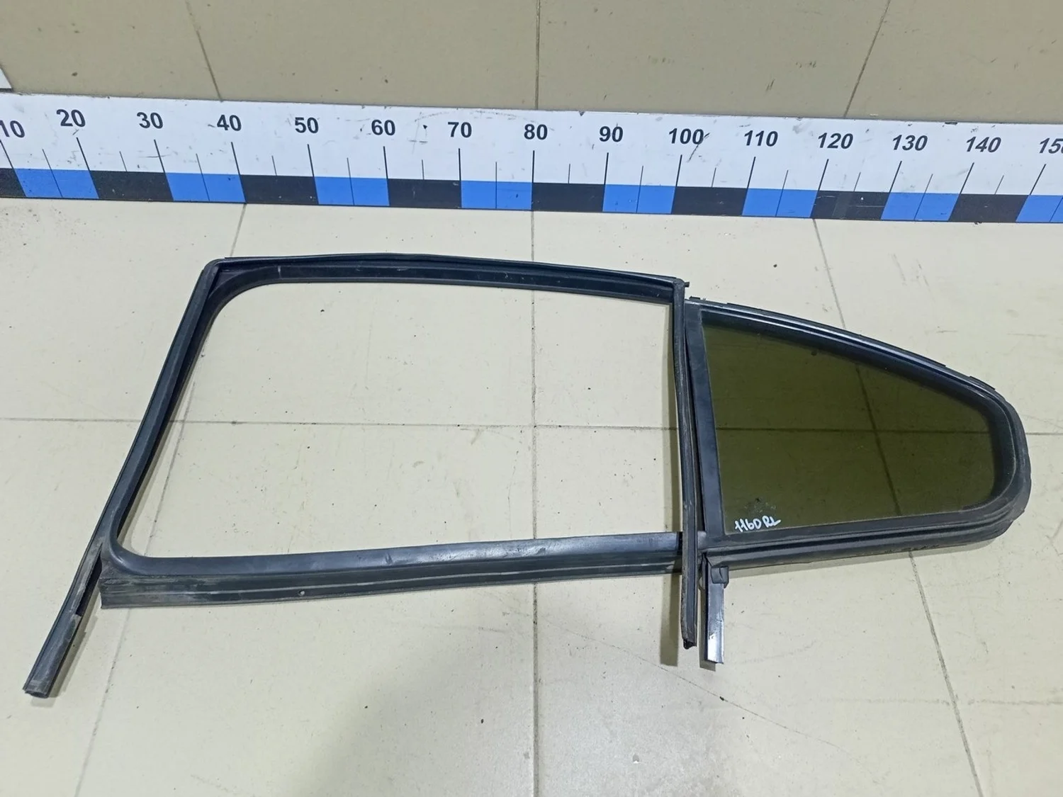 Стекло двери задней левой (форточка) Octavia (A5 1Z-) 2004-2013