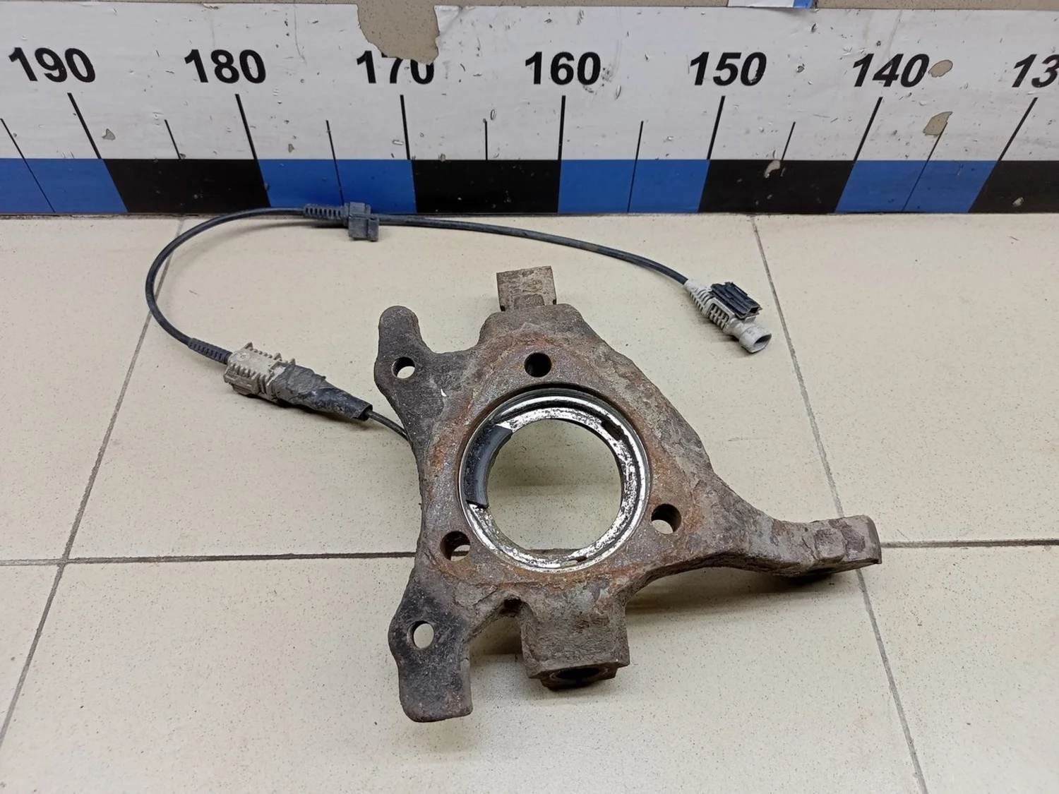 Кулак поворотный передний левый Astra H / Family 2004-2015