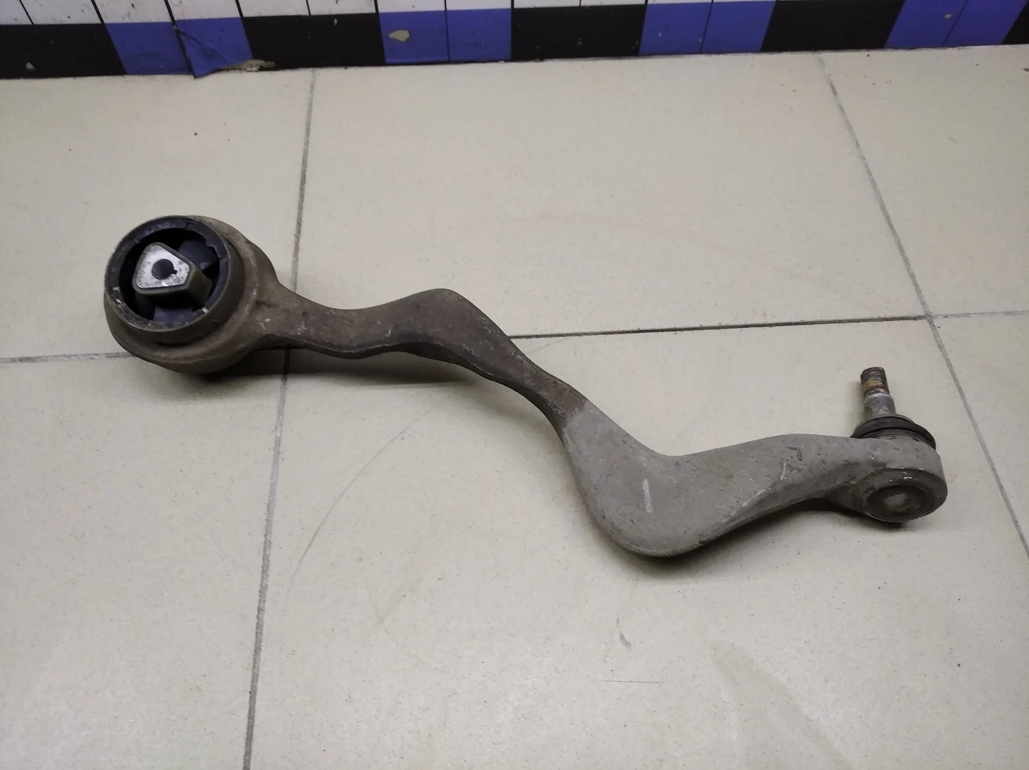 Рычаг передний нижний левый 1-серия E82/E88 2006>