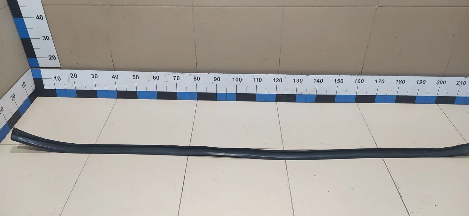 Уплотнитель двери Duster 2012>