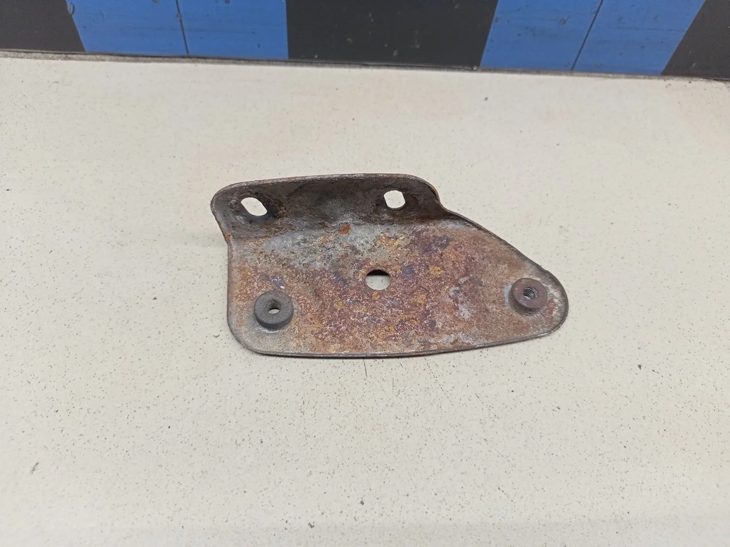 Кронштейн крепления крыла Octavia (A5 1Z-) 2004-2013