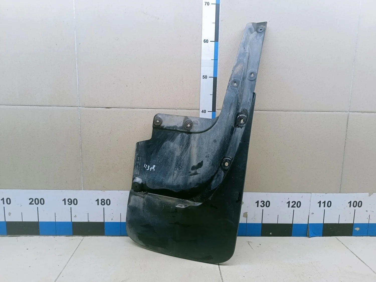 Брызговик задний правый LX 570