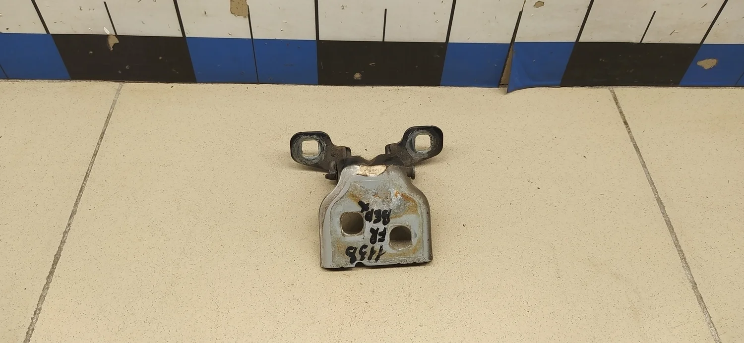 Петля двери передней правой верхняя Duster 2012>