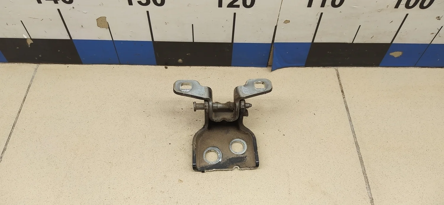 Петля двери задней правой верхняя Duster 2012>