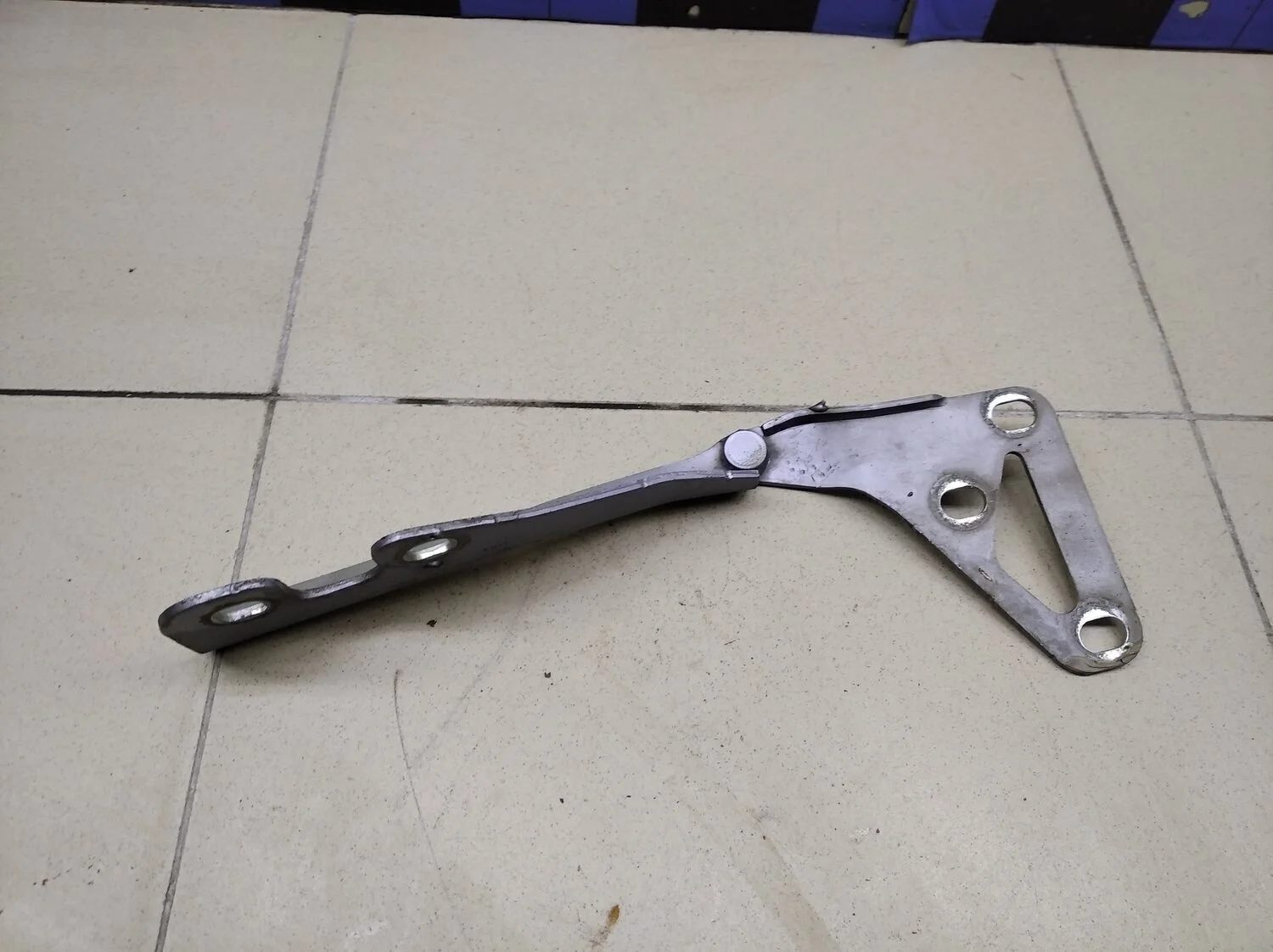 Петля капота правая Astra H / Family 2004-2015