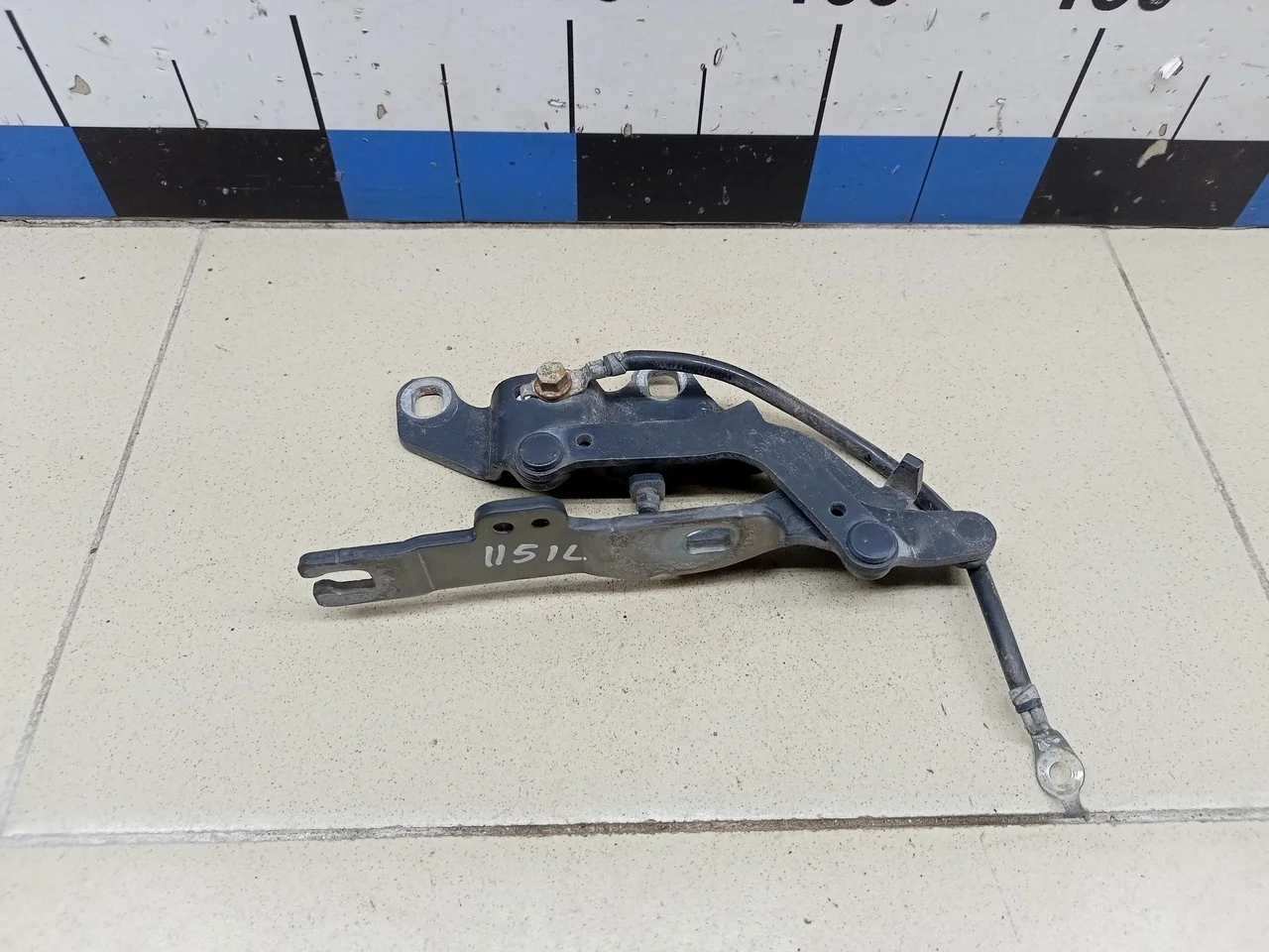 Петля капота левая 3-серия E90/E91 2005>