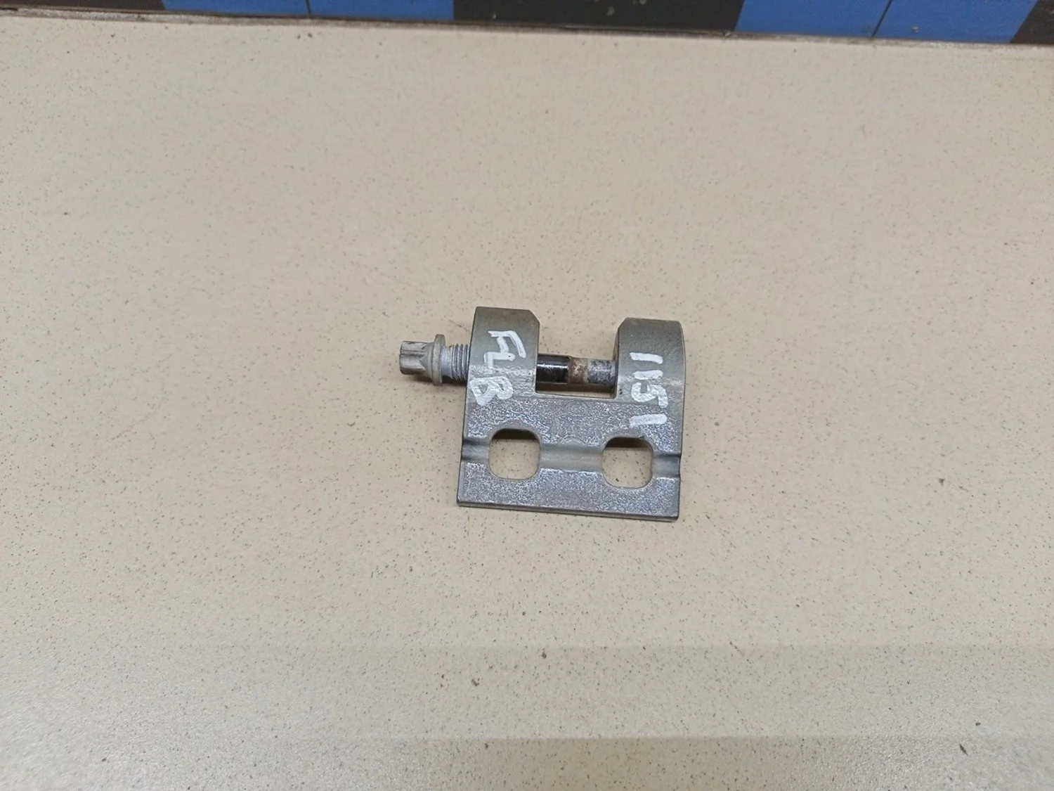 Петля двери 1-серия E87/E81 2004>