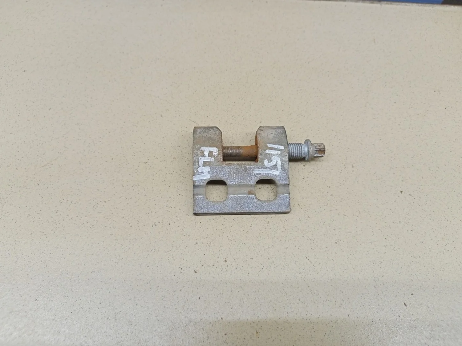 Петля двери 1-серия E87/E81 2004>