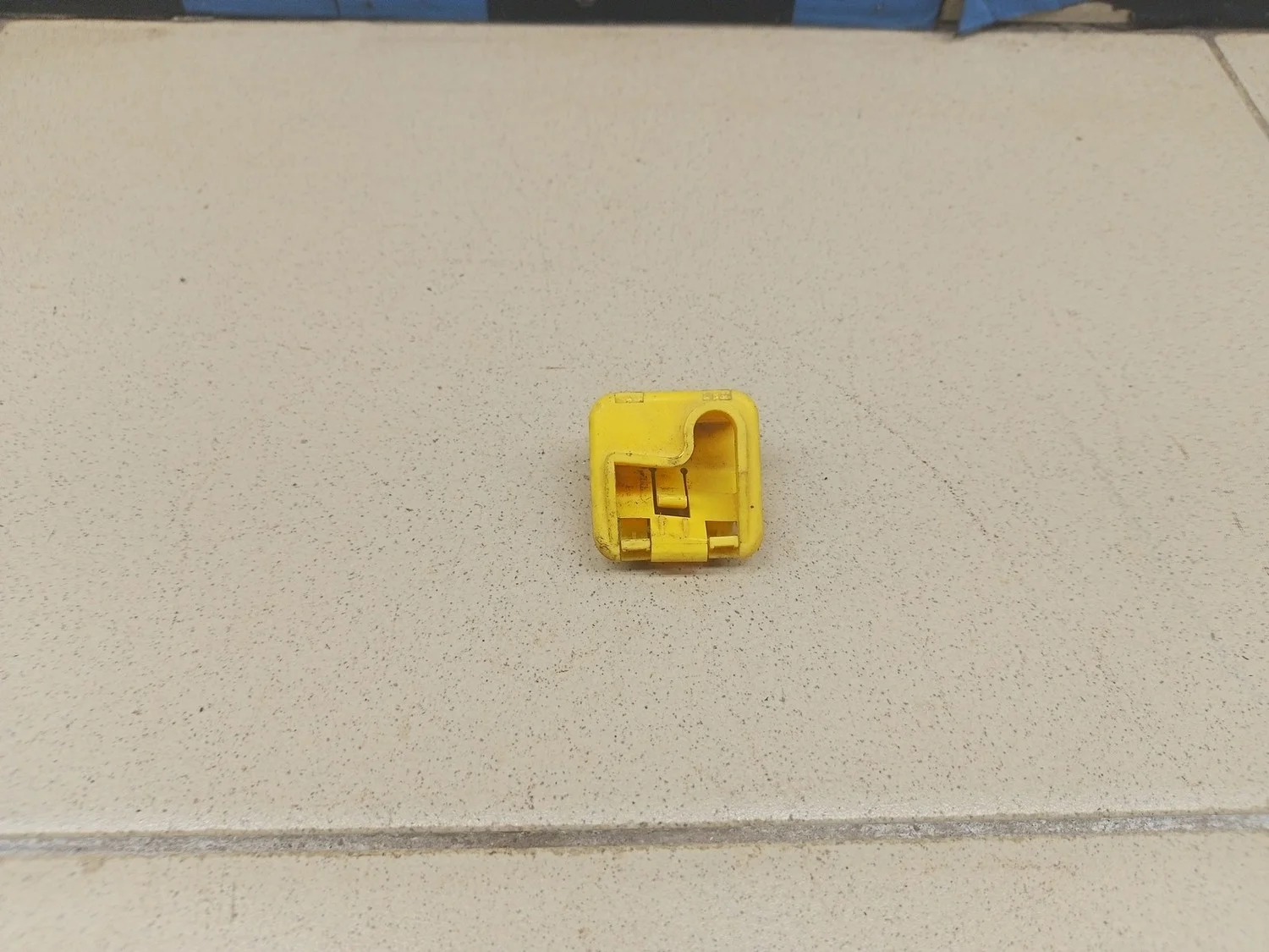 Держатель капота Fabia 2007-2015