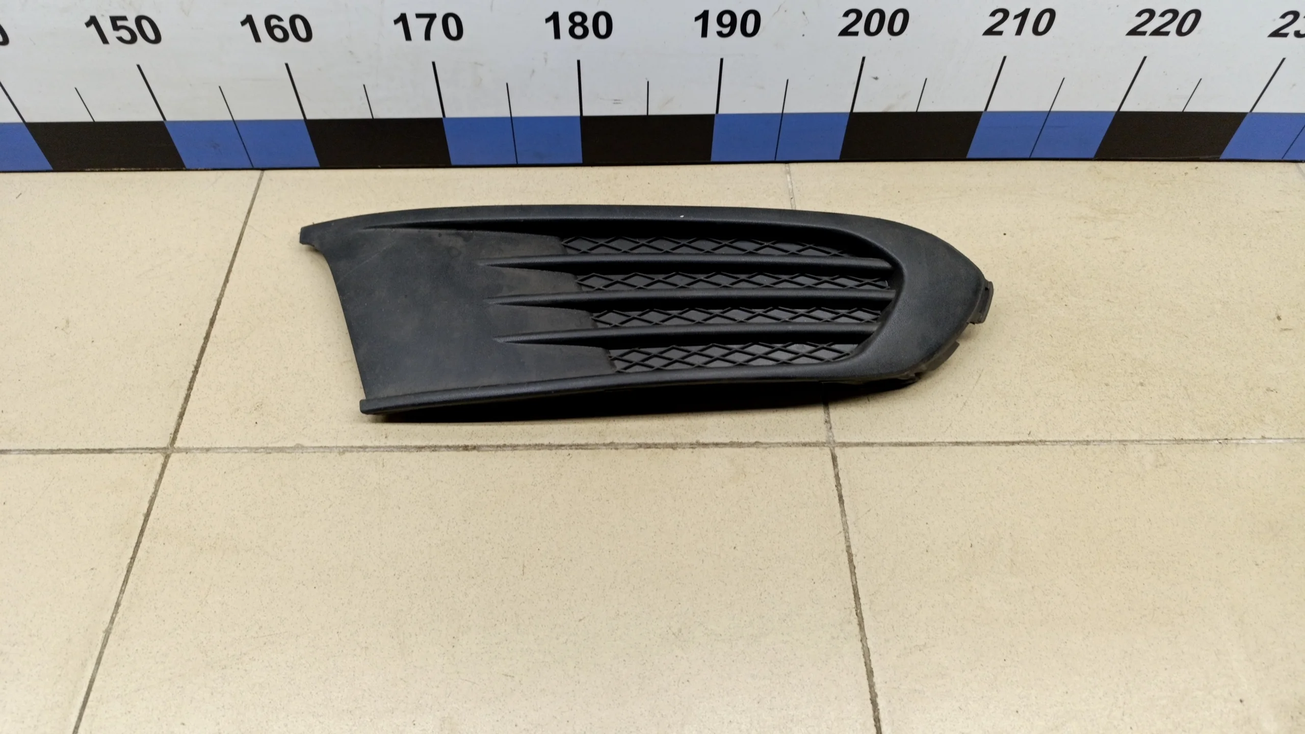 Решетка в бампер правая Polo (Sed RUS) 2011>