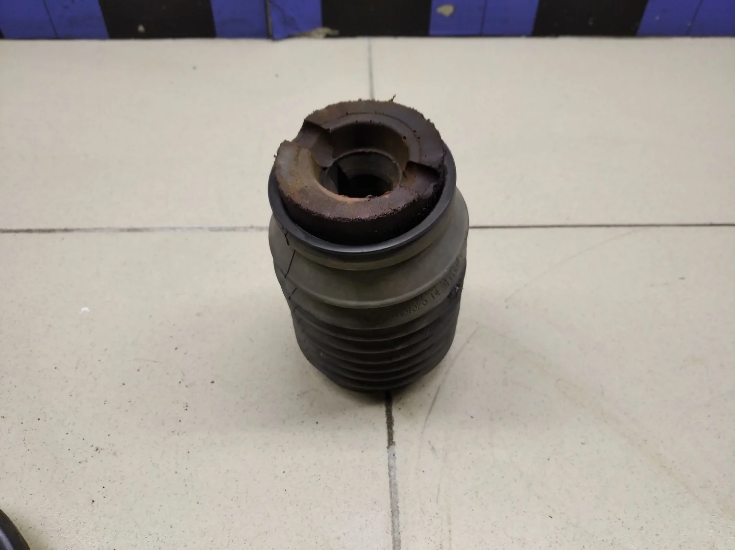 Пыльник переднего амортизатора 3-серия E90/E91 2005>