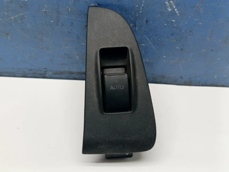 Кнопка стеклоподъемника Toyota Avensis 2 2003-2008 8481005050 T250, задняя левая