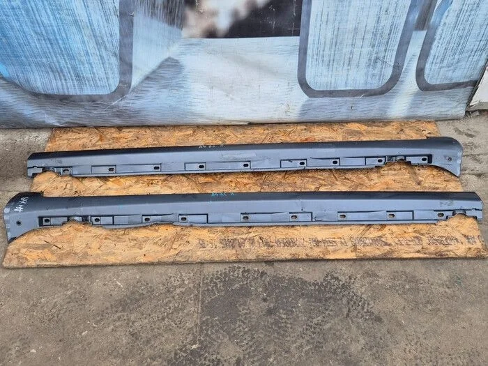 Накладки порогов пара Audi A4 B7 (2004—2009)