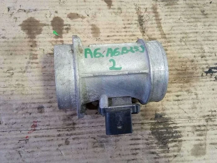 Датчик массового расхода воздуха Audi A6 C5 (1997—2001)