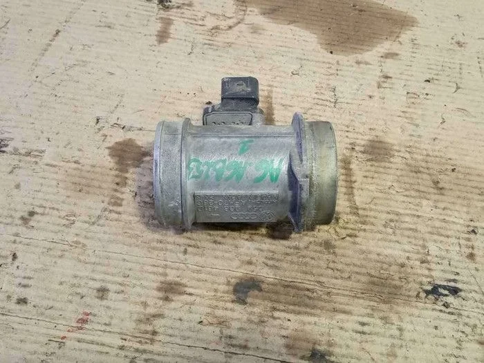 Датчик массового расхода воздуха Audi A6 C5 (1997—2001)