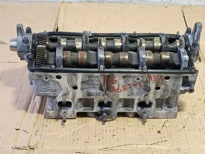 Головка блока цилидров левая 2,5 AKE Audi A6 C5 (1997—2001)