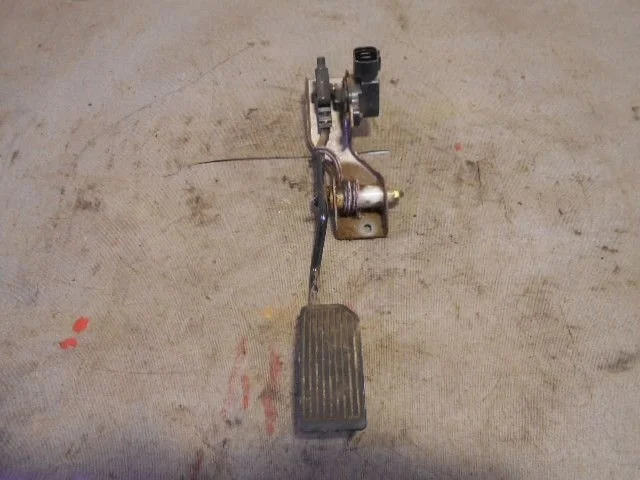 Педаль газа Nissan Sunny B15 (1998—2004)