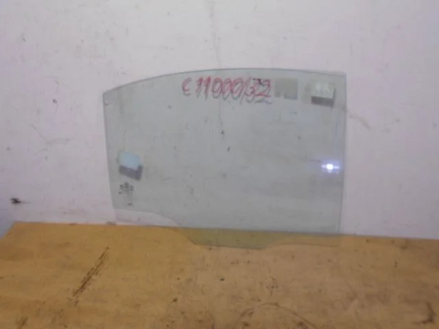 Стекло двери задней правой Kia Rio I (1999—2002)
