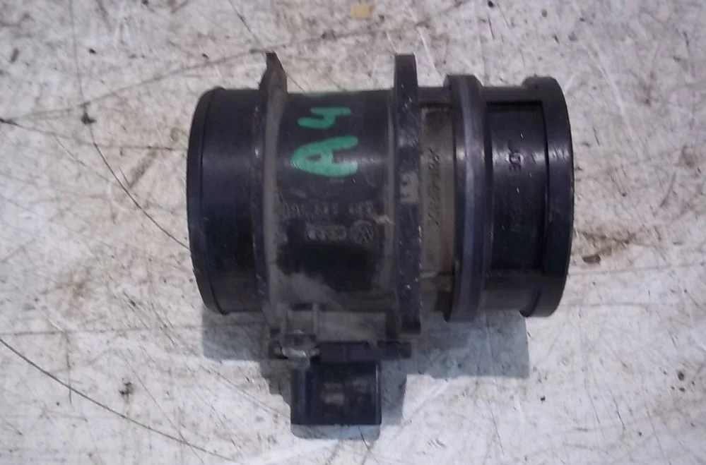 Датчик массового расхода воздуха Audi A4 B7 (2004—2009)