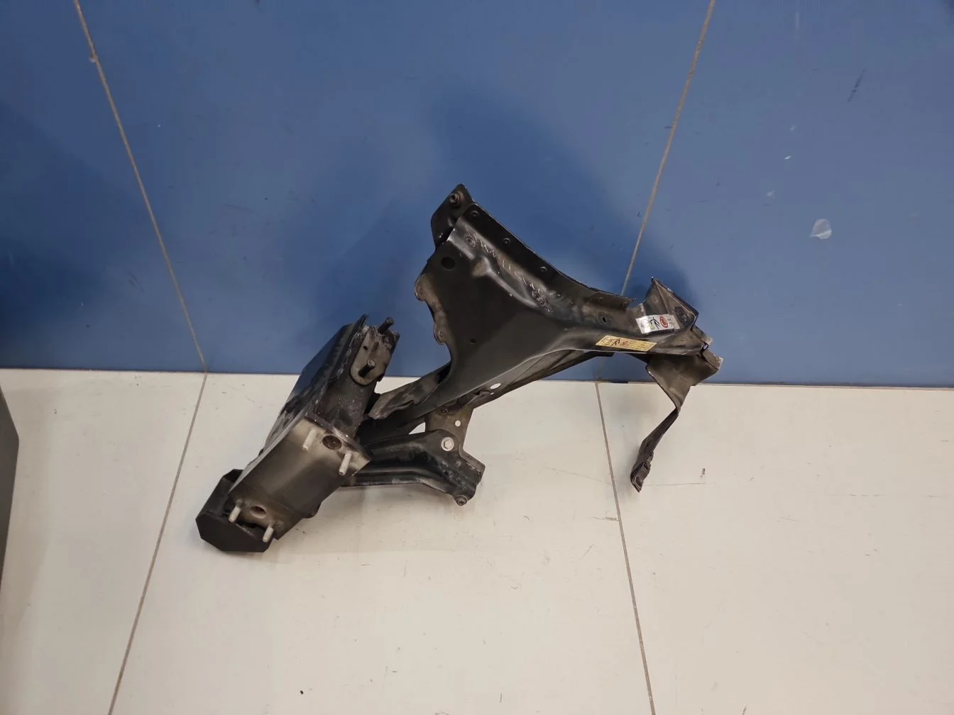 Элемент передней панели левый для BMW 5 E60 2002-2010