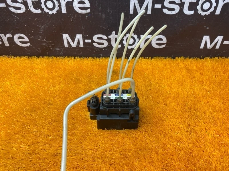 Блок клапанов пневмоподвески Mercedes-Benz S-Class 2008 A2513200058 W221 273.961