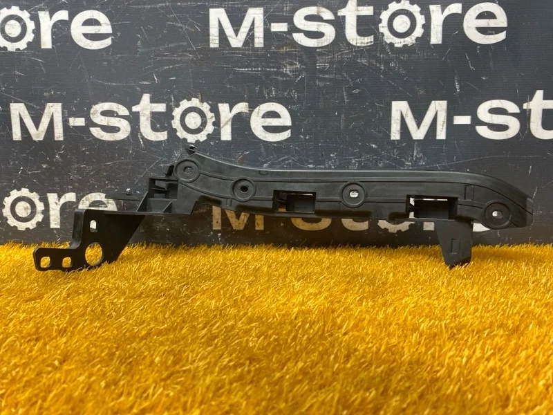 Крепление бампера Porsche Cayenne 2007 7L5807050B 957 M4801, переднее правое