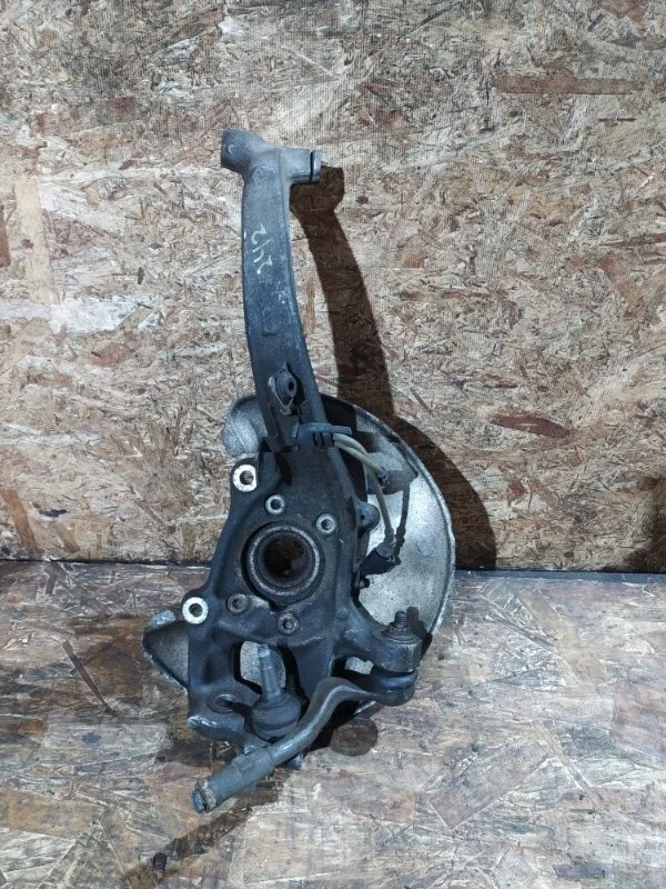 Кулак в сборе со ступицей Audi A5 2010 8T3