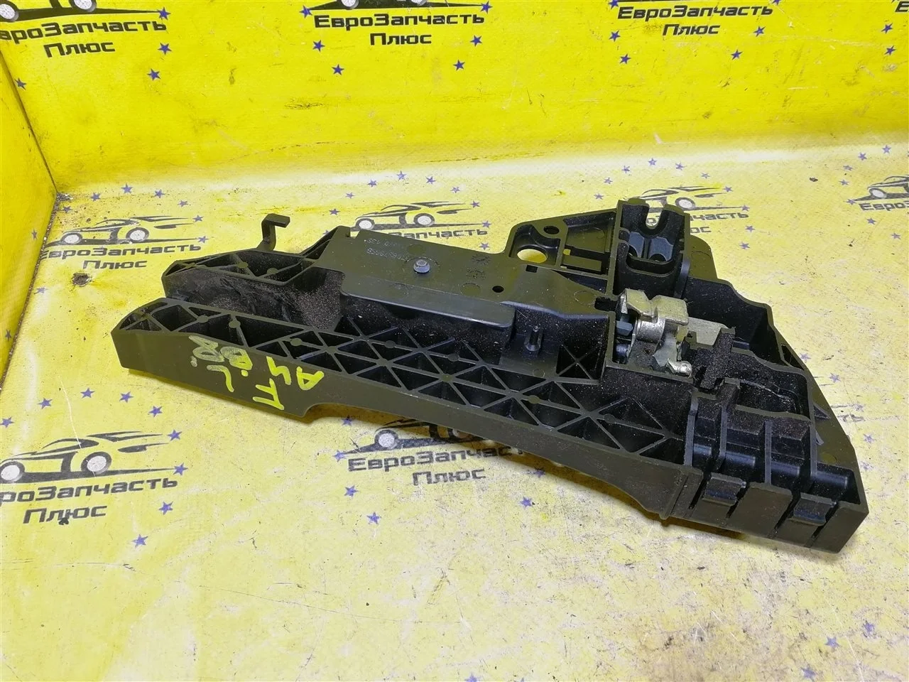 Кронштейн ручки двери Audi A4 8T0837205 B8, передний левый