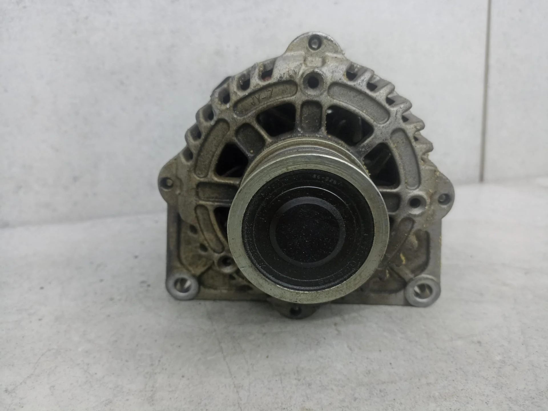 Генератор Chevrolet Cruze 2011 13579666