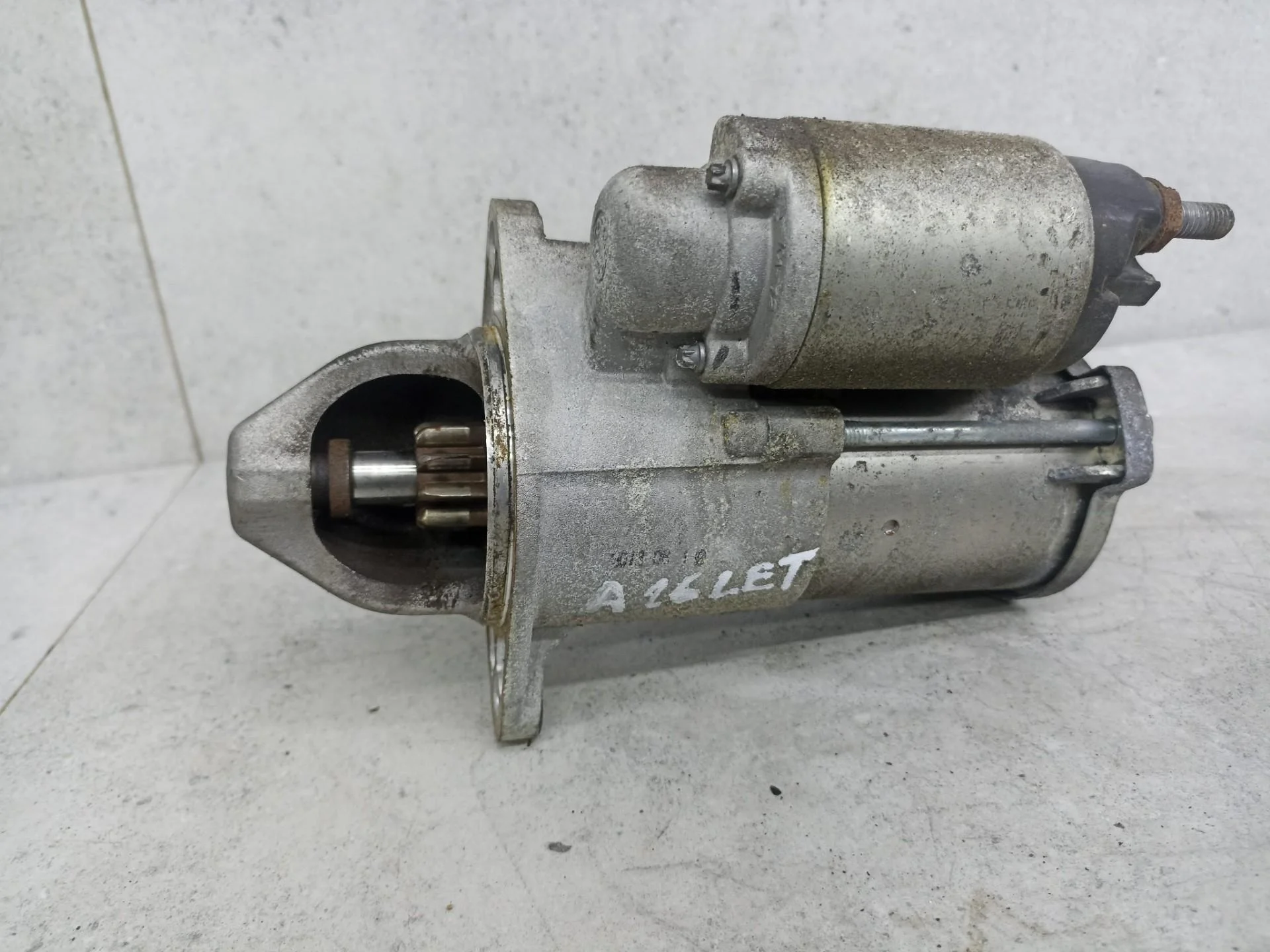 Стартер Opel Astra J 2011 55576980