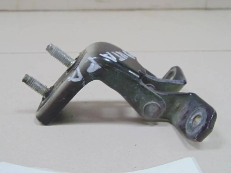 Петля двери задней правой нижняя Suzuki Grand Vitara 2005-2015