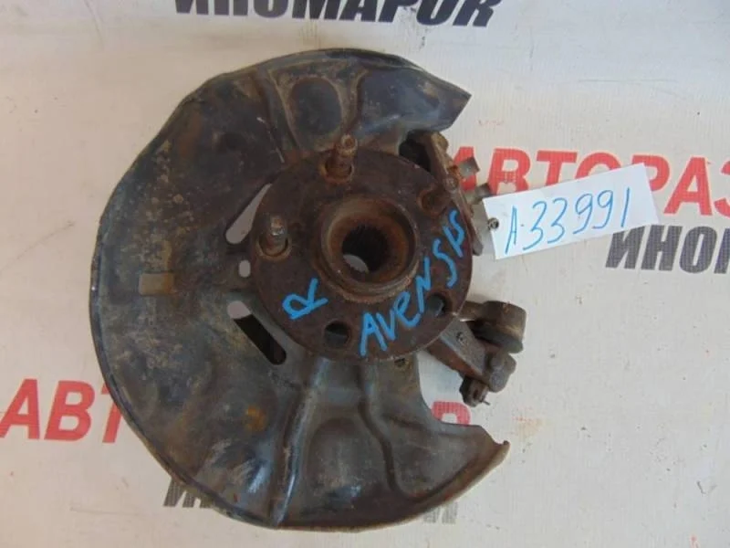 Кулак поворотный передний правый Toyota Avensis (T250) 2003-2009