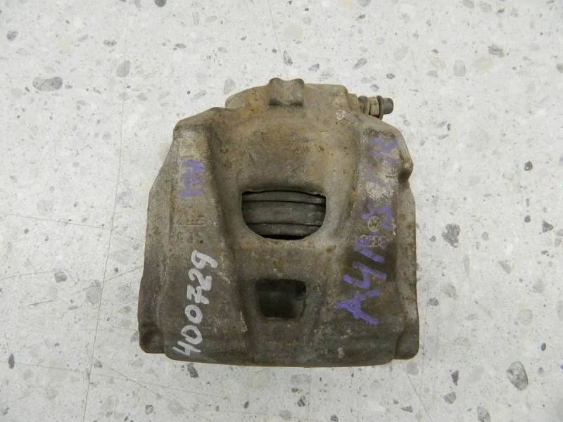 Суппорт передний правый Audi A4 (B8) 2007-2015