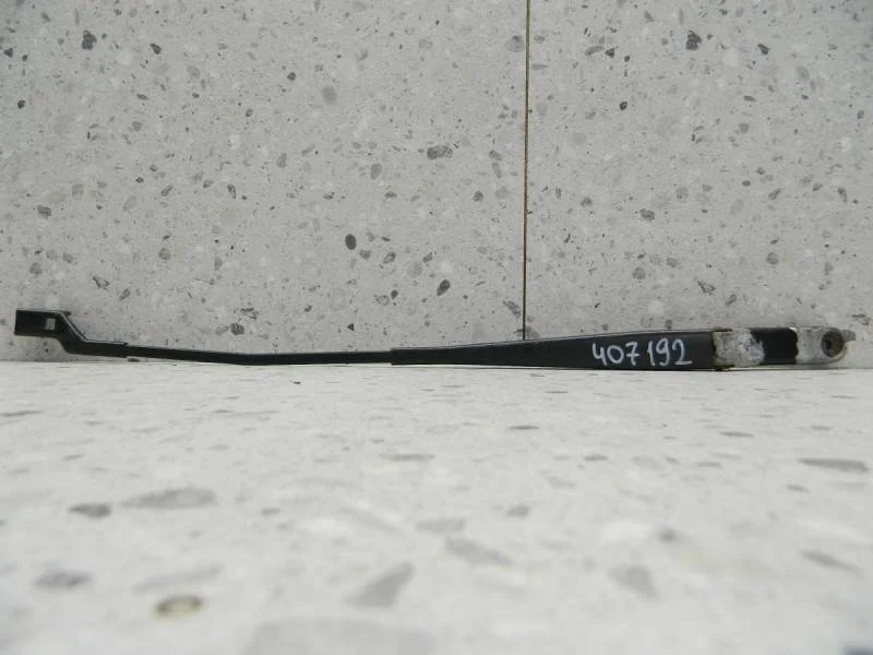 Поводок стеклоочистителя передний правый Volkswagen Passat B7 2011-2015