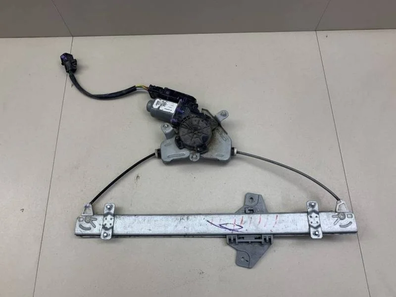 Стеклоподъемник электр. задний левый Hyundai Solaris 2010-2017