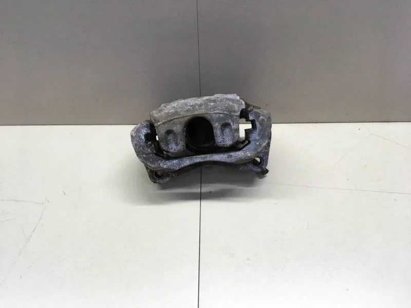 Суппорт передний левый Nissan Teana J31 2003-2008