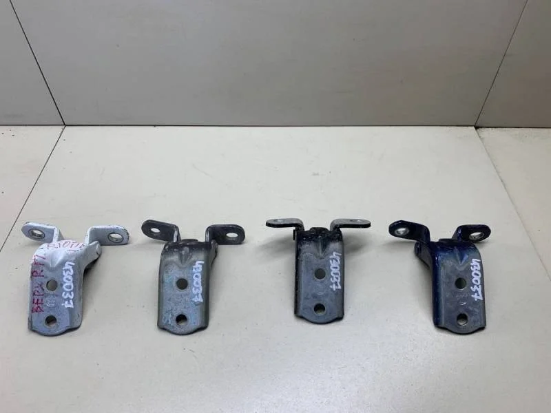 Петля двери передней правой верхняя Hyundai Solaris 2010-2017