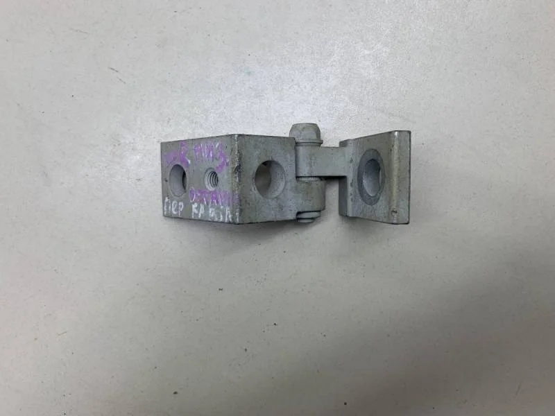 Петля двери передней правой нижняя Skoda Fabia (6Y) 1999-2007