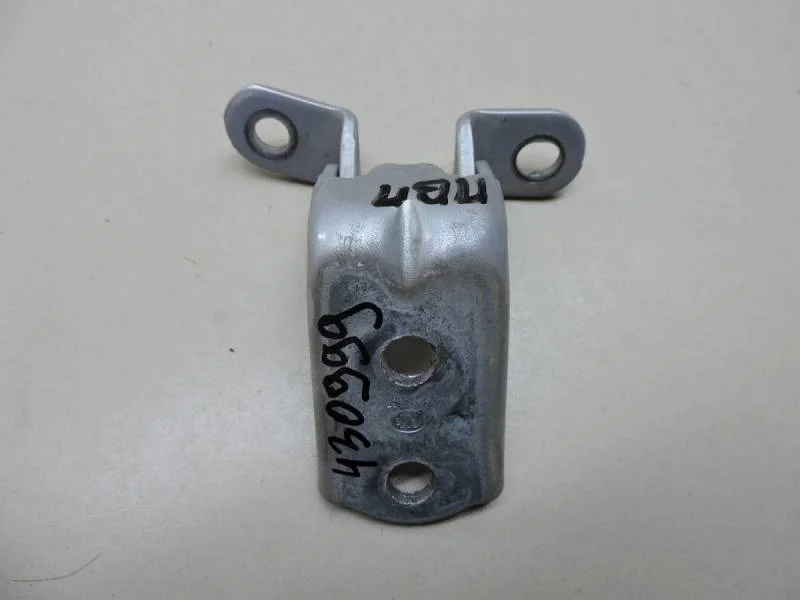 Петля двери передней правой верхняя Hyundai Solaris 2010-2017