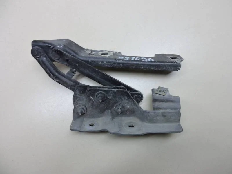 Петля капота правая Opel Astra J 2010-2017