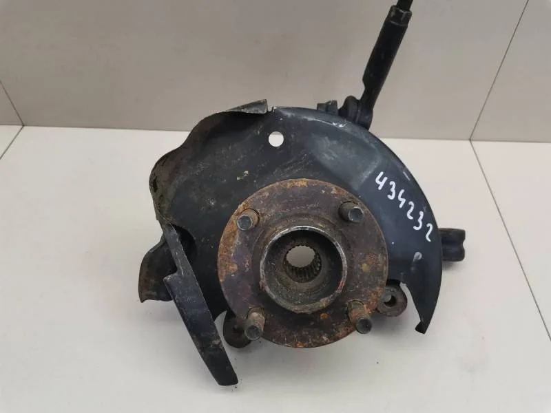 Кулак поворотный передний правый Nissan Sunny (B15) 1998-2004