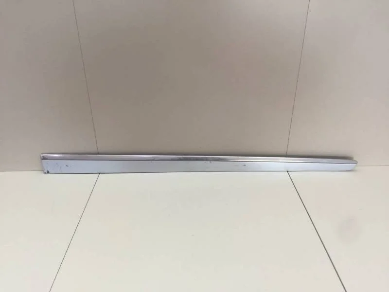 Молдинг передней правой двери Mercedes-Benz ML-Class (W164) 2005-2011