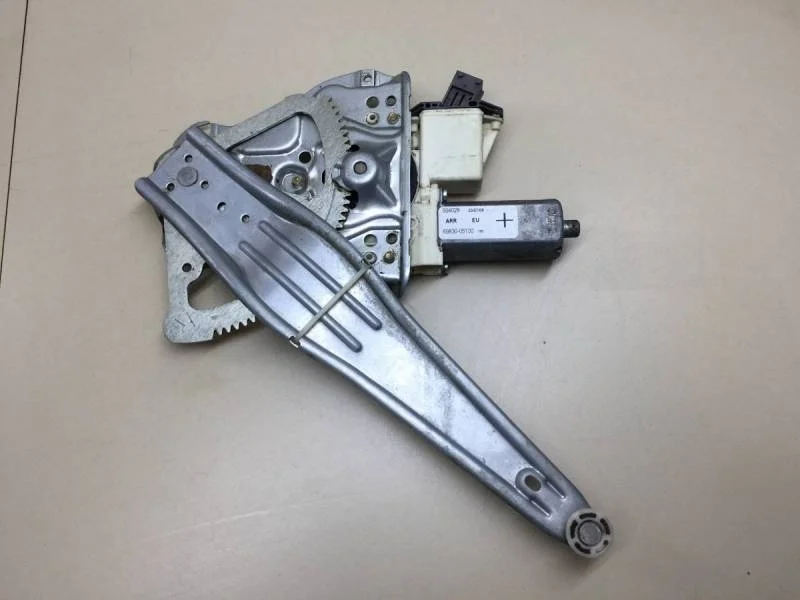 Стеклоподъемник электр. задний правый Toyota Avensis (T250) 2003-2009